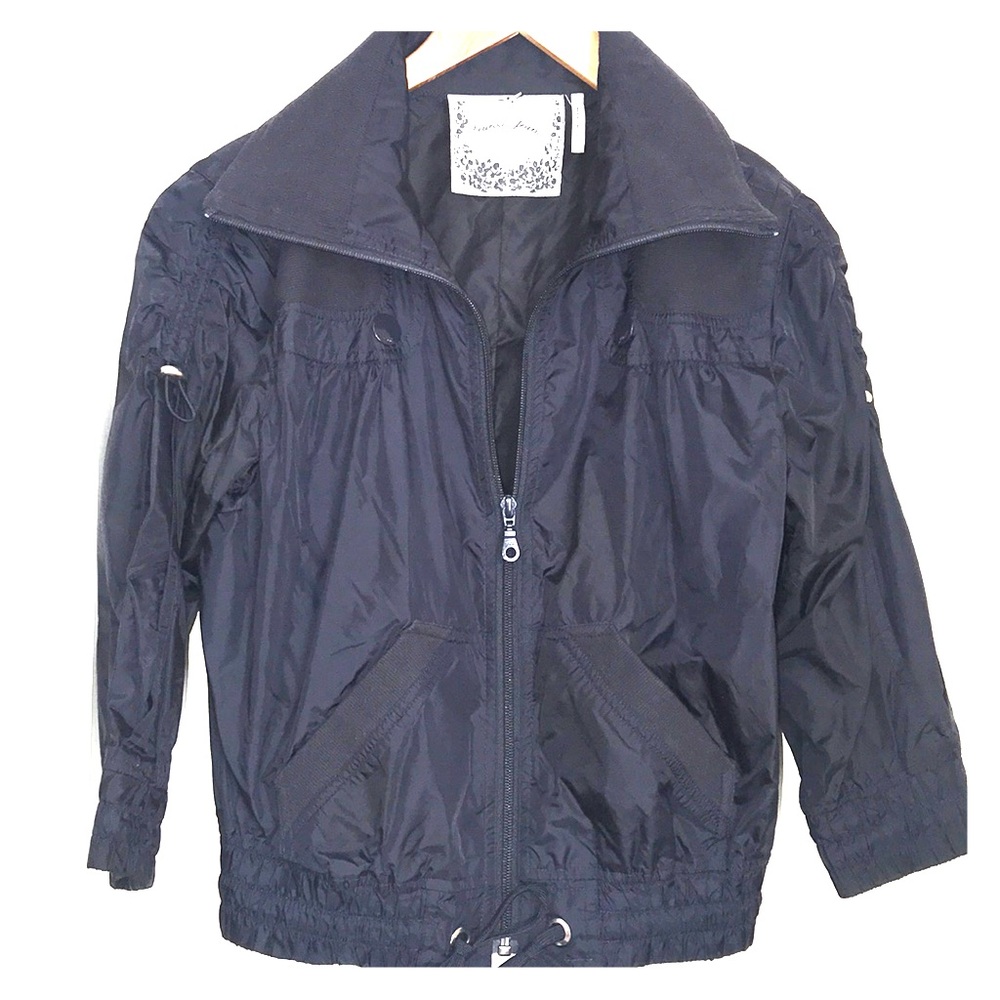 Guess crop jacket.